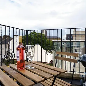 Flat In Apartment London