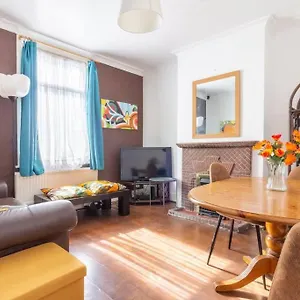 Authentic London - Four Bedroom Victorian House Holiday home Plumstead (Greater London)
